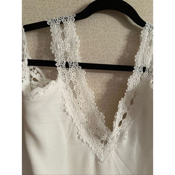 Like new cold shoulder dress - Picture 2 of 8